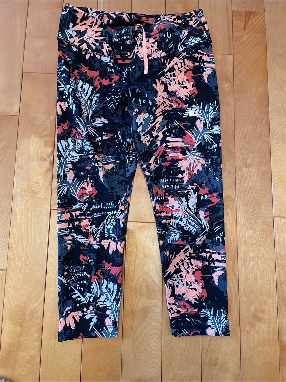 M.  New Balance   Womens Floral Print Leggings in Coral, Navy & Light Blue. NWOT